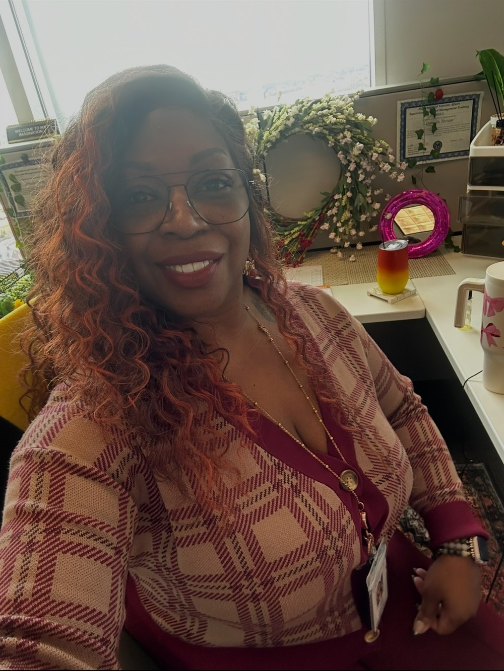 Plaid V-Neck Cardigan in Burgundy and Beige🧲